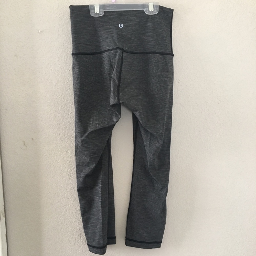 Lululemon Wunder Under size 6 Cropped